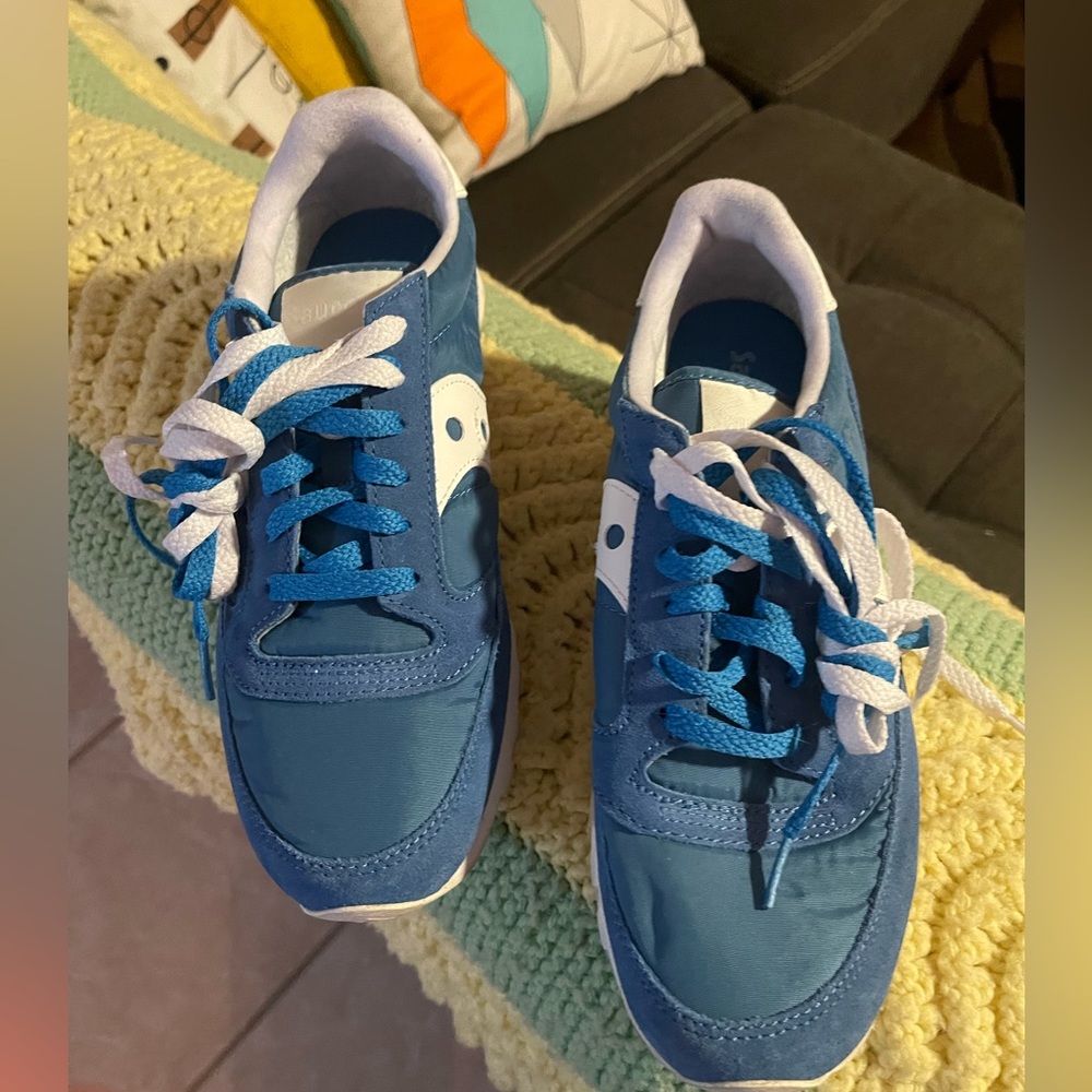 Saucony tennis shoes, SIZE 8